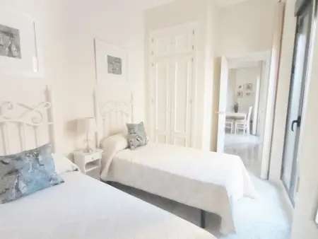 Maison centrale et lumineuse, idéale pour familles - Photo 10