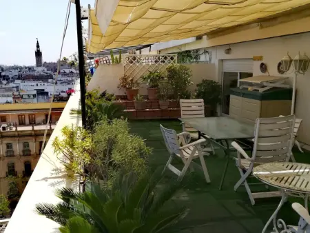 Penthouse au cœur de Séville avec grande terrasse, idéal pour moments en famille - Photo 2