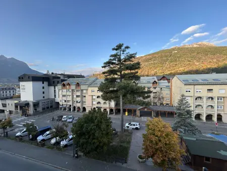 Charmant 2P lumineux au cœur de Briançon, proche télécabine - Photo 2