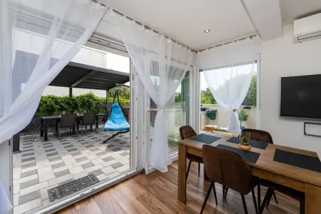 Apartment Nikita with private pool, Appartement avec piscine près la plage de Zaboric - Photo 21