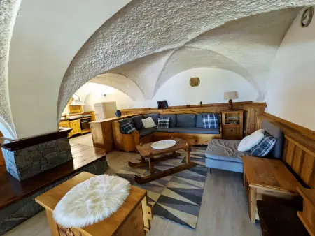Appartement atypique avec cheminée et parking au centre de La Plagne Montalbert - Photo 3