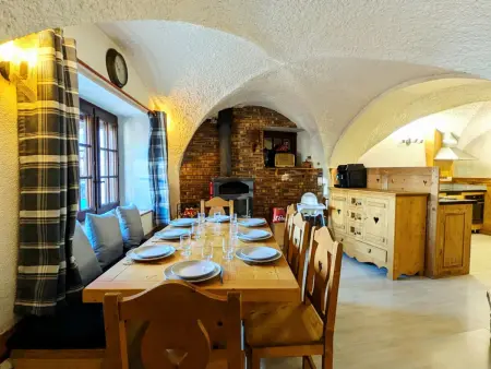 Appartement atypique avec cheminée et parking au centre de La Plagne Montalbert - Photo 4