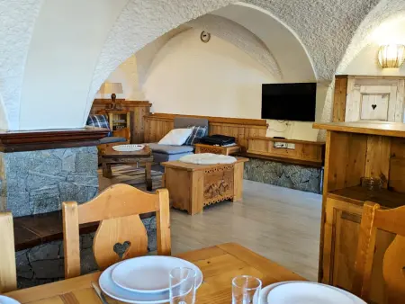 Appartement atypique avec cheminée et parking au centre de La Plagne Montalbert - Photo 8