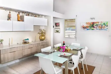 Maison agréable avec piscine à Sainte-Rose, 140 m² - Photo 4