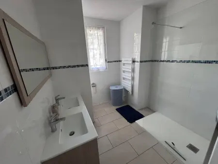 Maison rénovée proche océan, animaux admis, wifi, parking - Photo 9