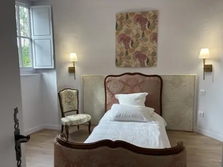 Gîte paisible dans château avec jardin, climatisation - Photo 3