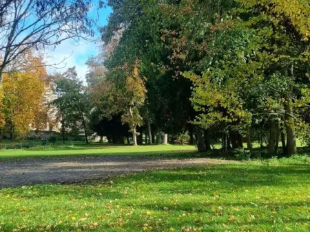 Gîte paisible dans château avec jardin, climatisation - Photo 17