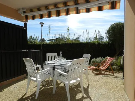 Studio à Bormes-les-Mimosas avec accès plage, terrasse et parking - Photo 5