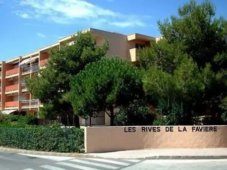 Studio à Bormes-les-Mimosas avec accès plage, terrasse et parking - Photo 7