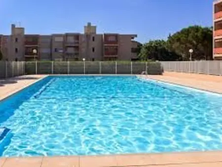 Studio à Bormes-les-Mimosas avec accès plage, terrasse et parking - Photo 8