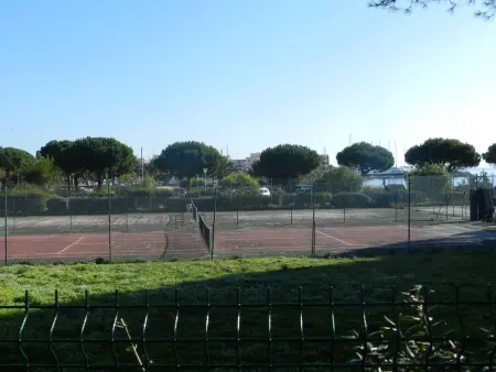 Studio à Bormes-les-Mimosas avec accès plage, terrasse et parking - Photo 10