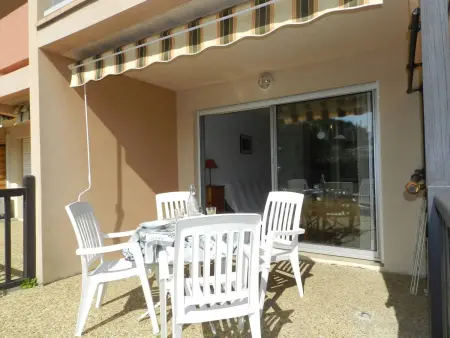Studio à Bormes-les-Mimosas avec accès plage, terrasse et parking - Photo 11