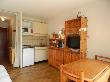 Studio à Bormes-les-Mimosas avec accès plage, terrasse et parking - Photo 13
