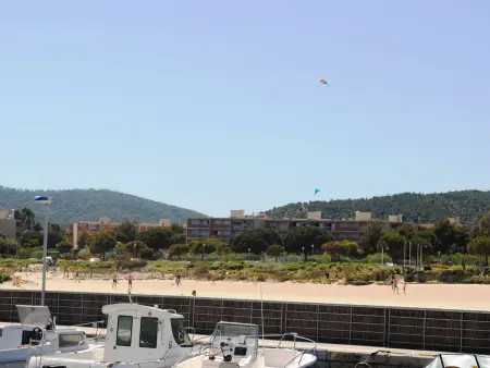 Studio à Bormes-les-Mimosas avec accès plage, terrasse et parking - Photo 16