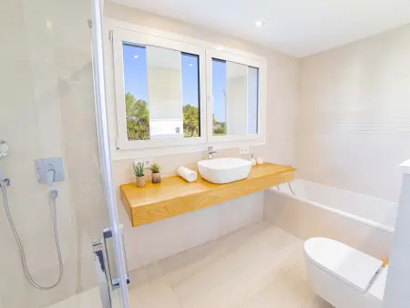 Villa moderne avec piscine privée et jardin à Can Picafort - Photo 35