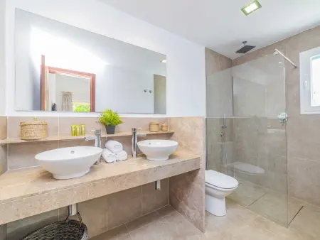 Villa récente avec piscine privée à Can Picafort, vue jardin - Photo 9