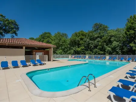 Lac Bleu nr 14, maison dans un parc de vacances avec piscine - Photo 1
