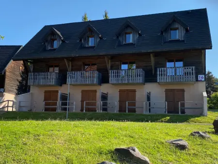 Deux pièces au calme avec piscine à Super-Besse - Photo 8
