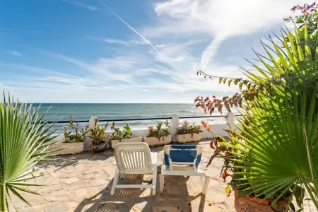 CT 400 - Faro's Beachfront House in Calahonda, Maison de vacances moderne en bord de mer - Photo 4