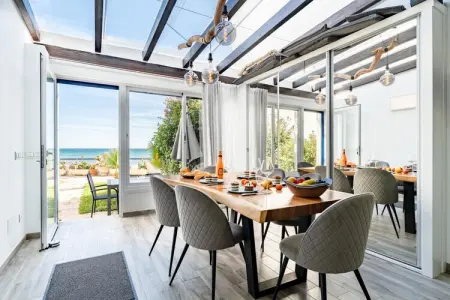 CT 400 - Faro's Beachfront House in Calahonda, Maison de vacances moderne en bord de mer - Photo 8