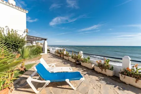 CT 400 - Faro's Beachfront House in Calahonda, Maison de vacances moderne en bord de mer - Photo 15