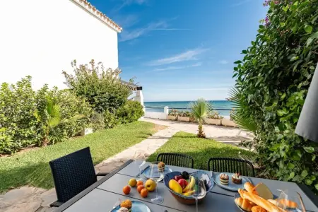 CT 400 - Faro's Beachfront House in Calahonda, Maison de vacances moderne en bord de mer - Photo 18