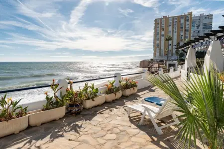 CT 400 - Faro's Beachfront House in Calahonda, Maison de vacances moderne en bord de mer - Photo 20