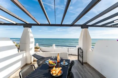 CT 399 - Faro's Beachfront Apartment in Calahonda, Escapade moderne en bord de mer, Calahonda - Photo 6