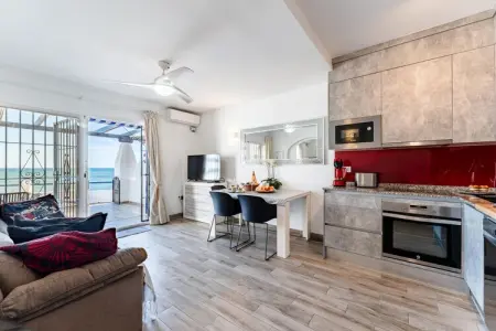 CT 399 - Faro's Beachfront Apartment in Calahonda, Escapade moderne en bord de mer, Calahonda - Photo 7
