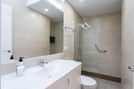CT 399 - Faro's Beachfront Apartment in Calahonda, Escapade moderne en bord de mer, Calahonda - Photo 13