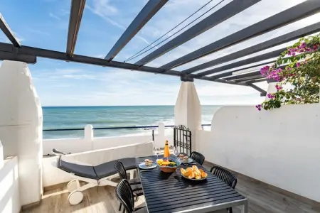 CT 399 - Faro's Beachfront Apartment in Calahonda, Escapade moderne en bord de mer, Calahonda - Photo 14