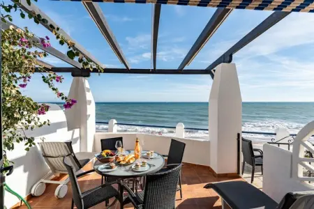 CT 401 - Faro's Beachfront Apartment in Calahonda, Appartement avec vue sur mer et terrasse à Malaga - Photo 3