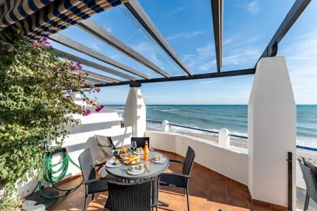CT 401 - Faro's Beachfront Apartment in Calahonda, Appartement avec vue sur mer et terrasse à Malaga - Photo 6