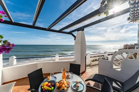 CT 401 - Faro's Beachfront Apartment in Calahonda, Appartement avec vue sur mer et terrasse à Malaga - Photo 11