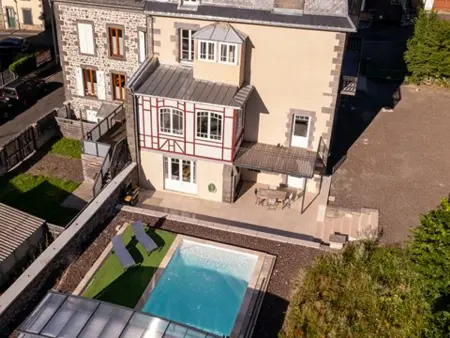 Grande demeure avec piscine couverte et parking pour 15 personnes - Photo 1