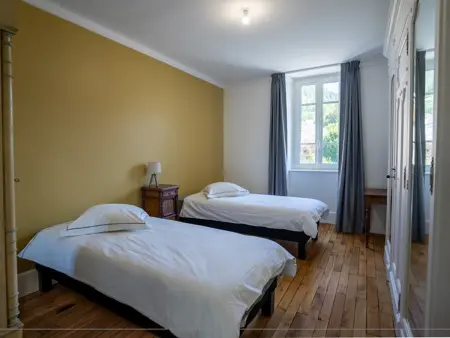 Grande demeure avec piscine couverte et parking pour 15 personnes - Photo 6