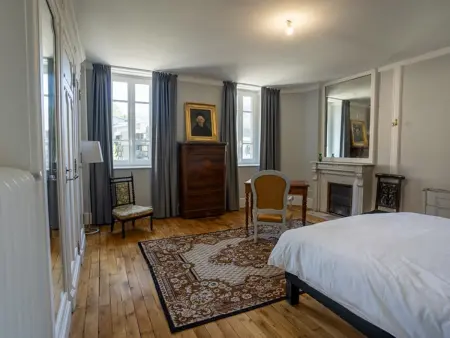 Grande demeure avec piscine couverte et parking pour 15 personnes - Photo 8