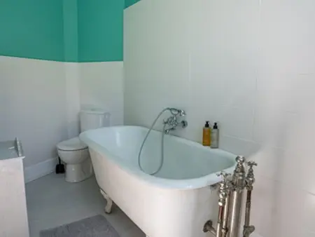 Grande demeure avec piscine couverte et parking pour 15 personnes - Photo 10