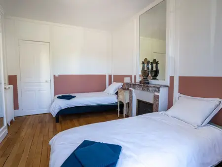 Grande demeure avec piscine couverte et parking pour 15 personnes - Photo 17