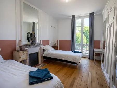 Grande demeure avec piscine couverte et parking pour 15 personnes - Photo 18