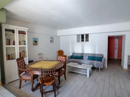 Grande demeure avec piscine couverte et parking pour 15 personnes - Photo 33