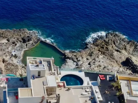 Villa exclusive en bord de mer avec piscines privée et naturelle - Photo 1