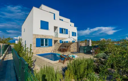 Maison 8 personnes à Privlaka - Photo 1