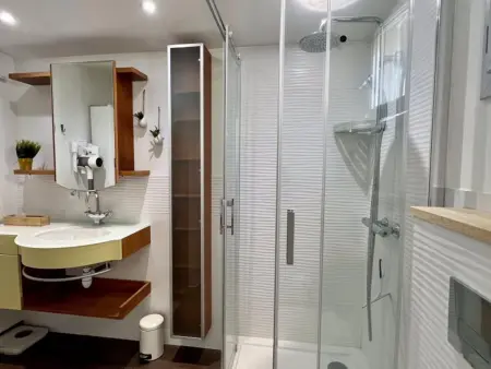 Charmante maison rénovée à Sarlat avec clim et parking privé - Photo 3