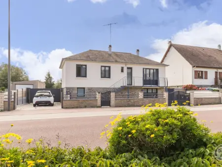 Maison rénovée avec jardin clos et vue historique - Photo 4