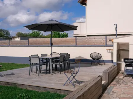 Maison rénovée avec jardin clos et vue historique - Photo 14