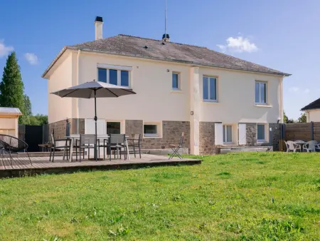 Maison rénovée avec jardin clos et vue historique - Photo 17