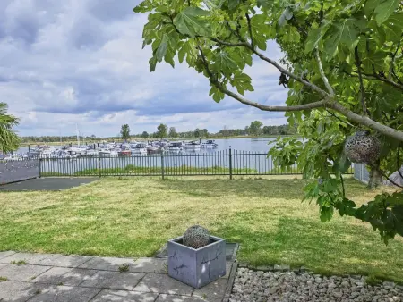 Maaszicht, Maison de vacances au bord de l'eau avec jardin - Photo 30
