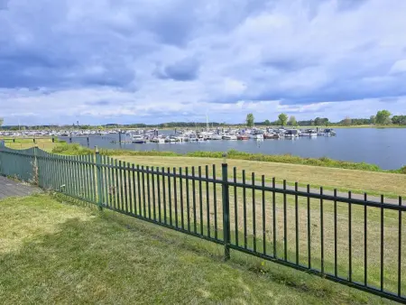 Maaszicht, Maison de vacances au bord de l'eau avec jardin - Photo 32
