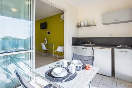 Paradise Bay Cozy studio by the sea, Appartement en bord de mer avec piscine - Photo 1